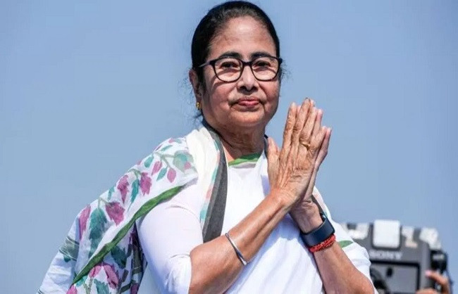 Mamata Banerjee pays tribute to Hemant Mukherjee