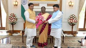 Sukanta greets President Murmu.