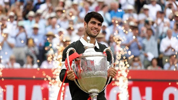 Carlos Alcaraz won the Queen's Club title ahead of Wimbledon 2025