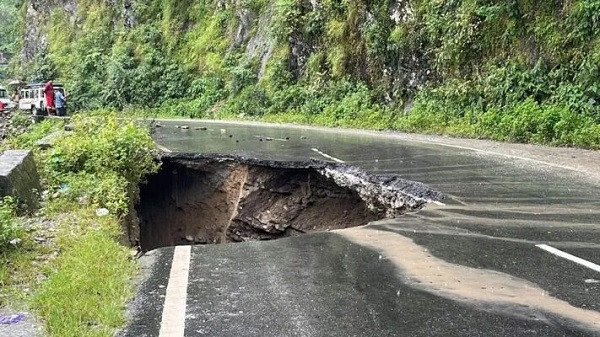 Landslide Hits NH 10
