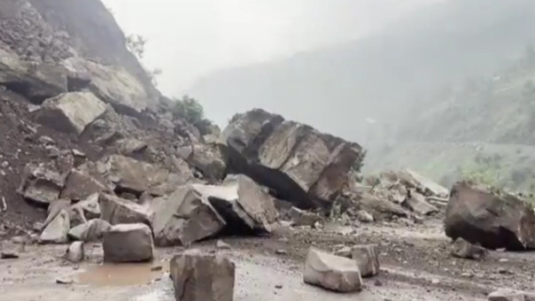 ammu Kashmir roadblock