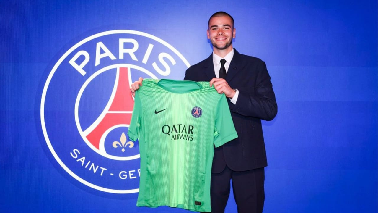 PSG sign French goalkeeper