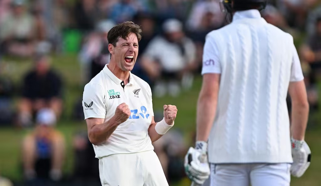 Matt Henry celebrates the dismissal of Zak Crawley at Seddon Park tonight