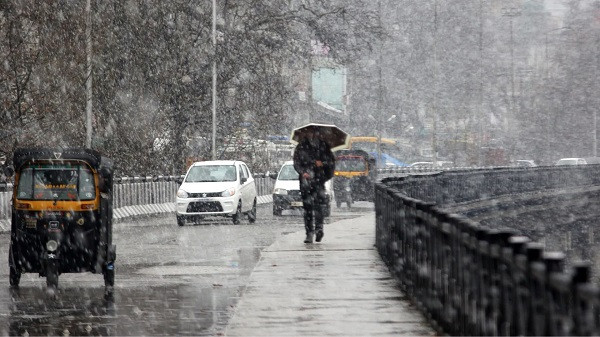 Scattered rain in Kashmir