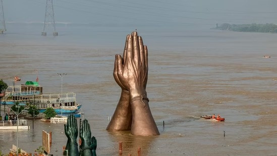 Ganga rises in Varanasi