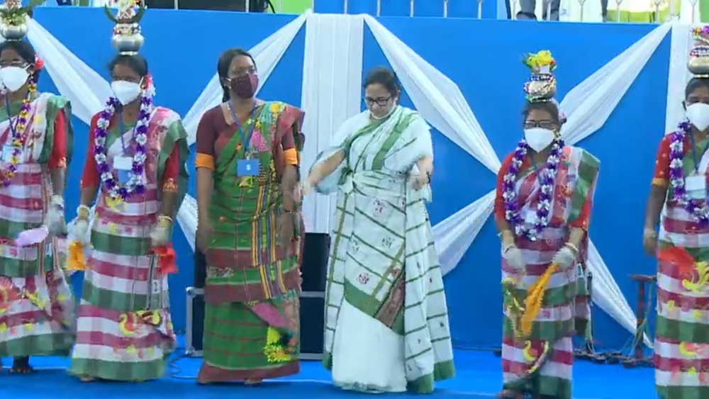 Mamata Banerjee went to Jhargram on World Adibasi Day
