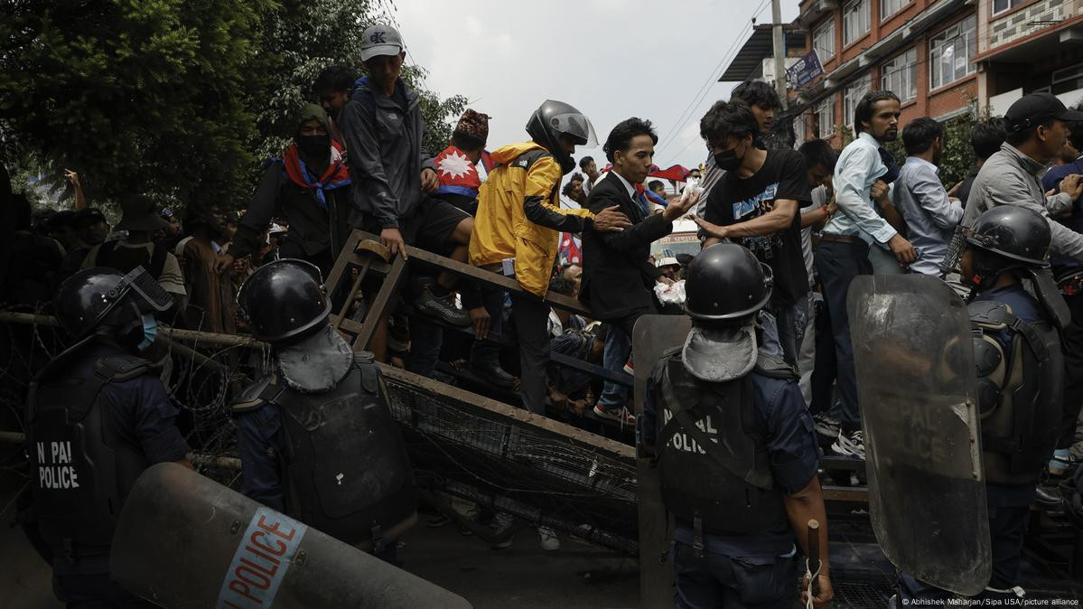 700 prisoners escape from jail in Nepal, 5 killed in army firing, huge tension