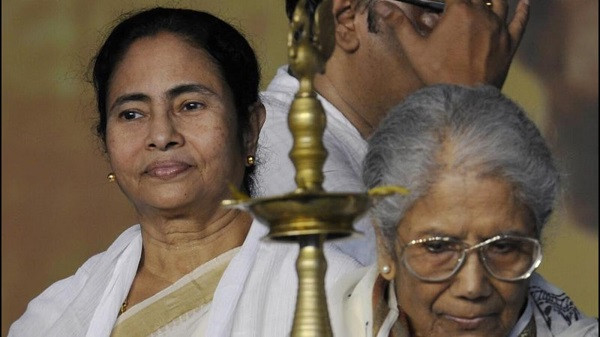 Mamata Banerjee tribute to Singer Sandhya Mukherjee
