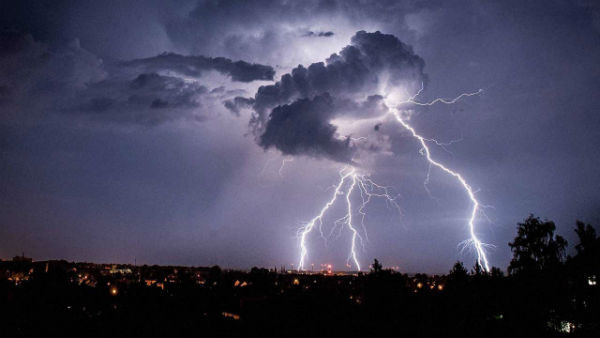 lightning strike (symbolic picture)