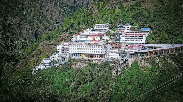 Vaishno Devi Yatra Remains Suspended for bad weather