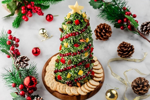 Christmas Tree Cheese Ball