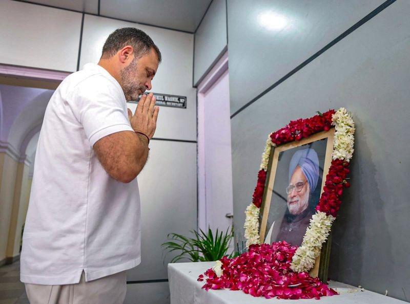 Rahul Gandhi pays tribute to former PM Manmohan Singh