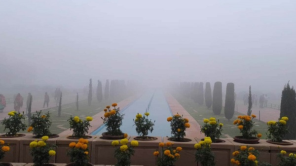 Taj Mahal Disappears In Dense Fog