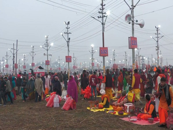 UP, Massive turnout at Triveni Sangam for Shahi Snan of Magh Mela 2026