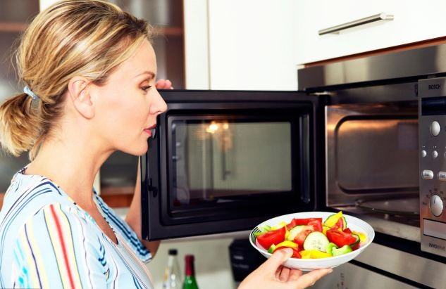 Heating food in Microwave