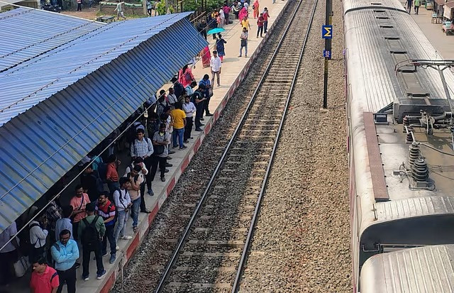 Bongaon Sealdah train disruption