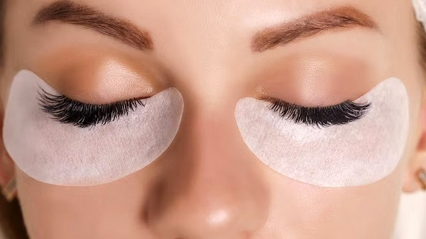 Natural Eyelash Growth