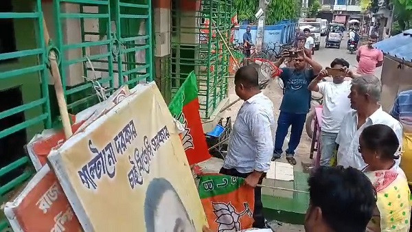 BJP hands back Trinamool office in Barasat
