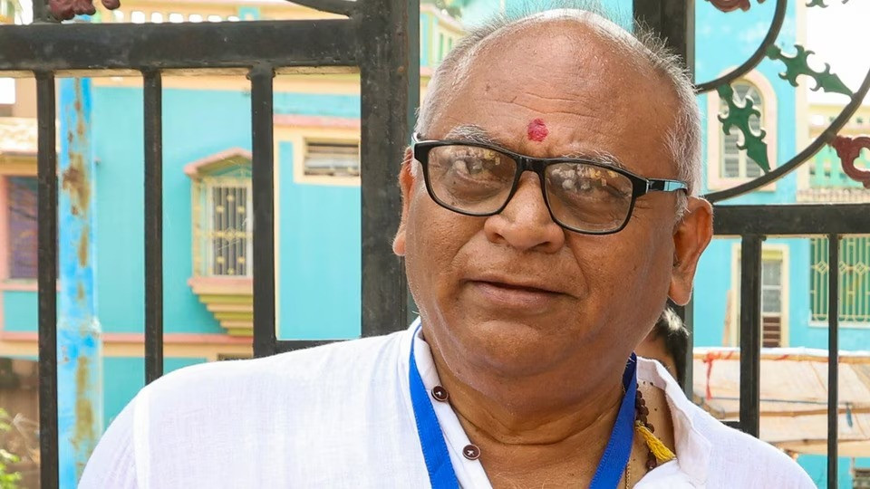 CID officials at MLA Chandranath Sinha's residence