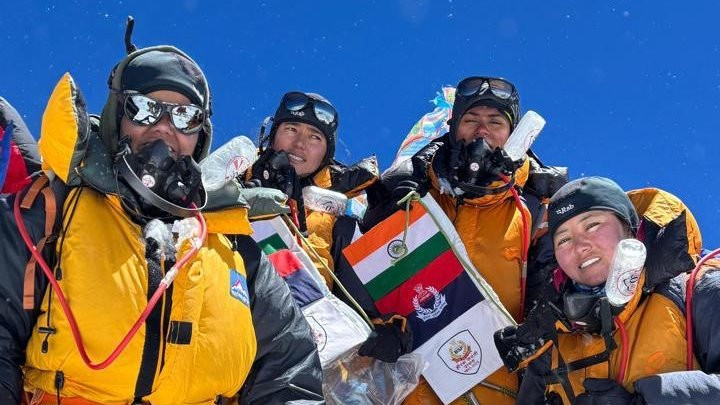 HM Amit Shah congratulates BSF women’s mountaineering team