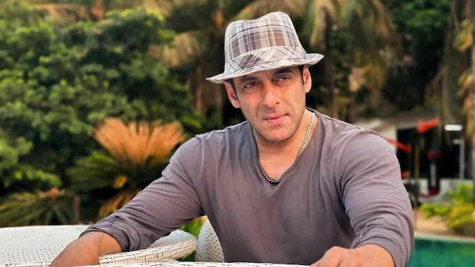 Salman Khan clarified his viral alone and lonely post.
