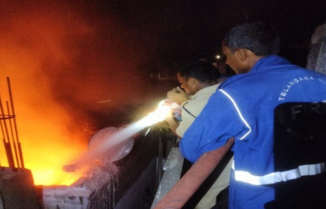House catches fire after cylinder explosion in Telangana