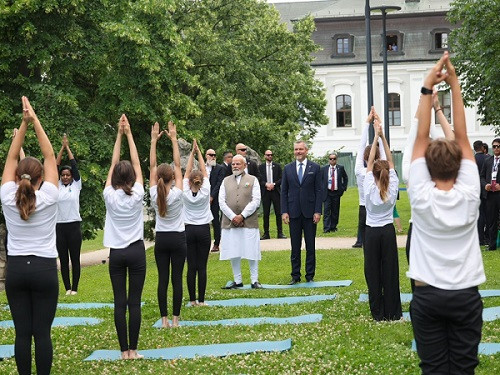 PM Modi attends Yoga demonstration by Slovak schoolchildren