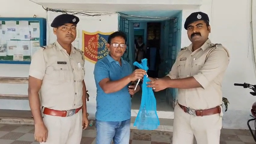 Endangered Tokay Gecko Rescued Through the Prompt Action of Hingalganj Police