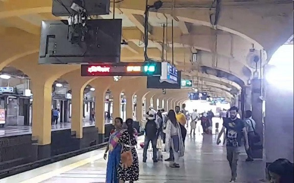 Metro service disrupted on Saturday morning