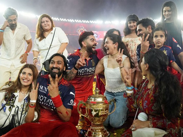 Virat, Anushka Dance At RCB's Championship After Party