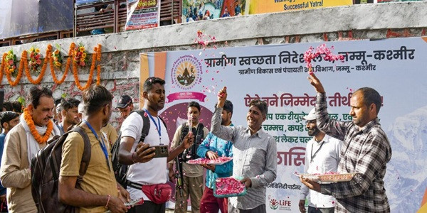 Third batch of 4,812 pilgrims departs Jammu for Amarnath Yatra