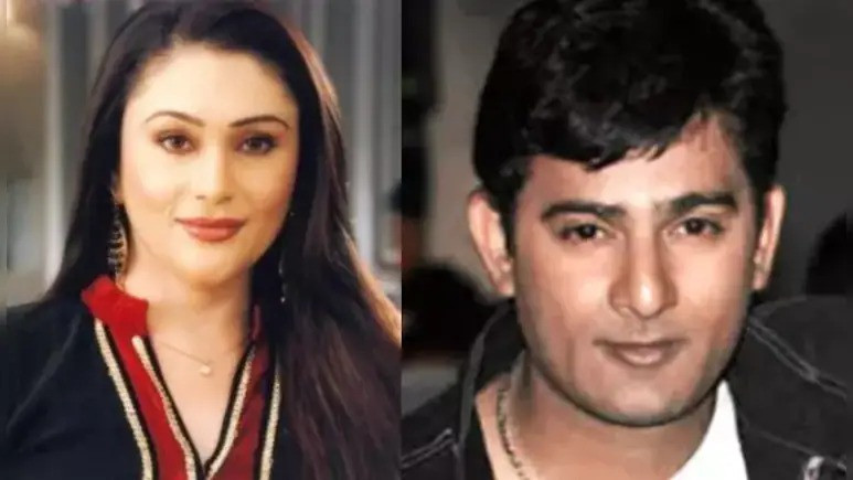 Eva Grover married Hyder Ali Khan in 2000
