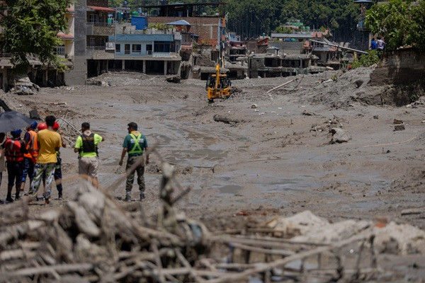 Death toll in Nepal flash flood rises to 903