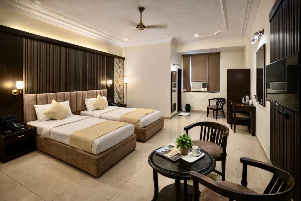 hotel booking tips city centre vs outskirts