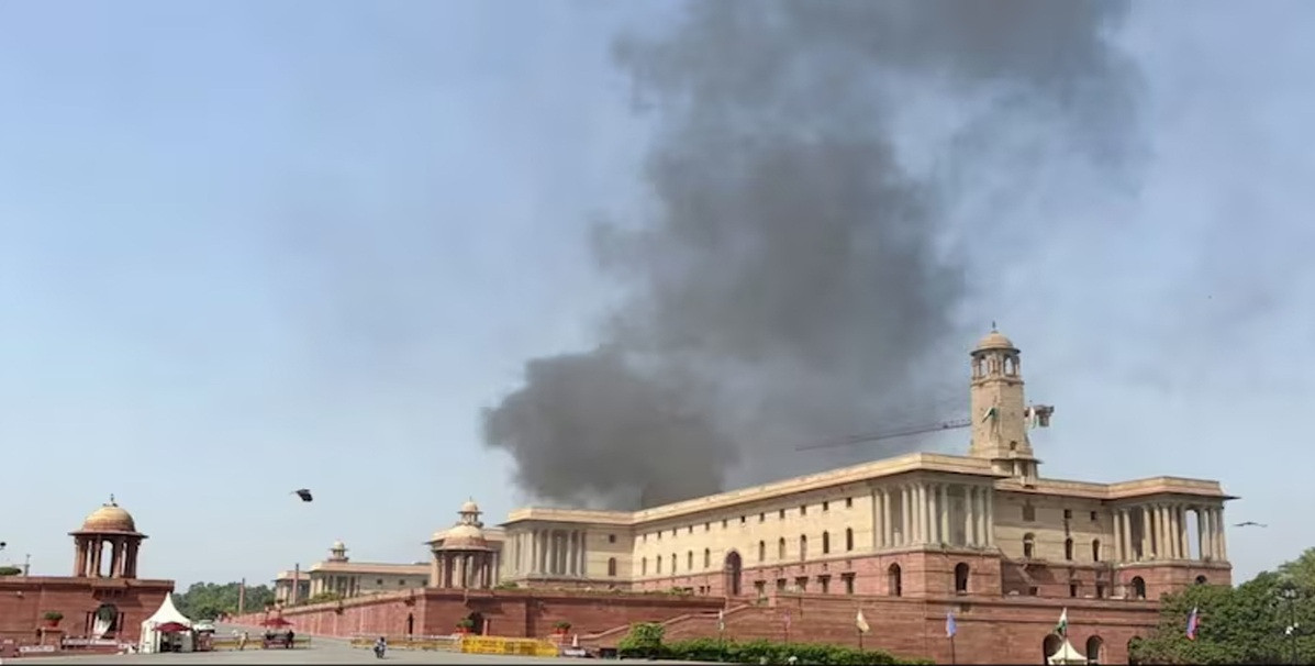 Smoke Seen Near North Block In Delhi