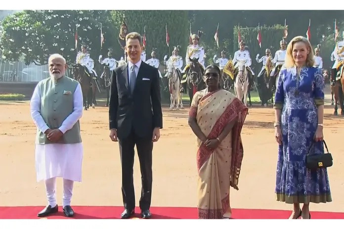 Red carpet welcome for Prince Alois