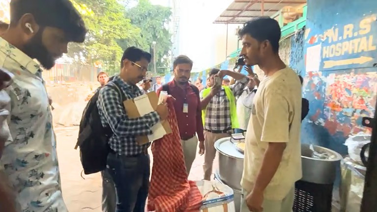 KMC Raids Raju Da Pocket Parota Stalls